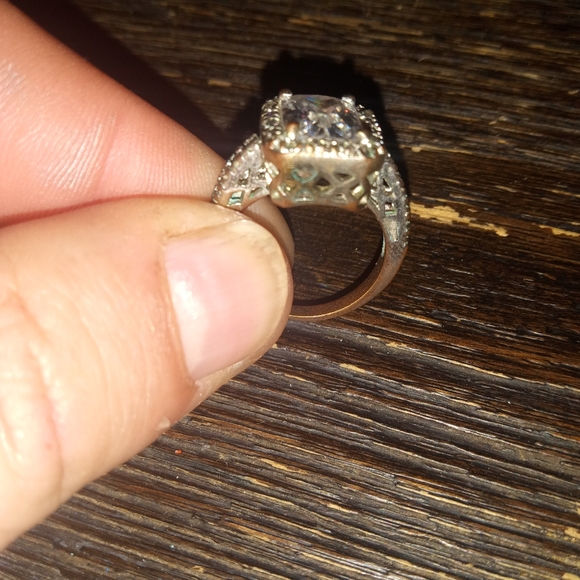Ring - Picture 3 of 4